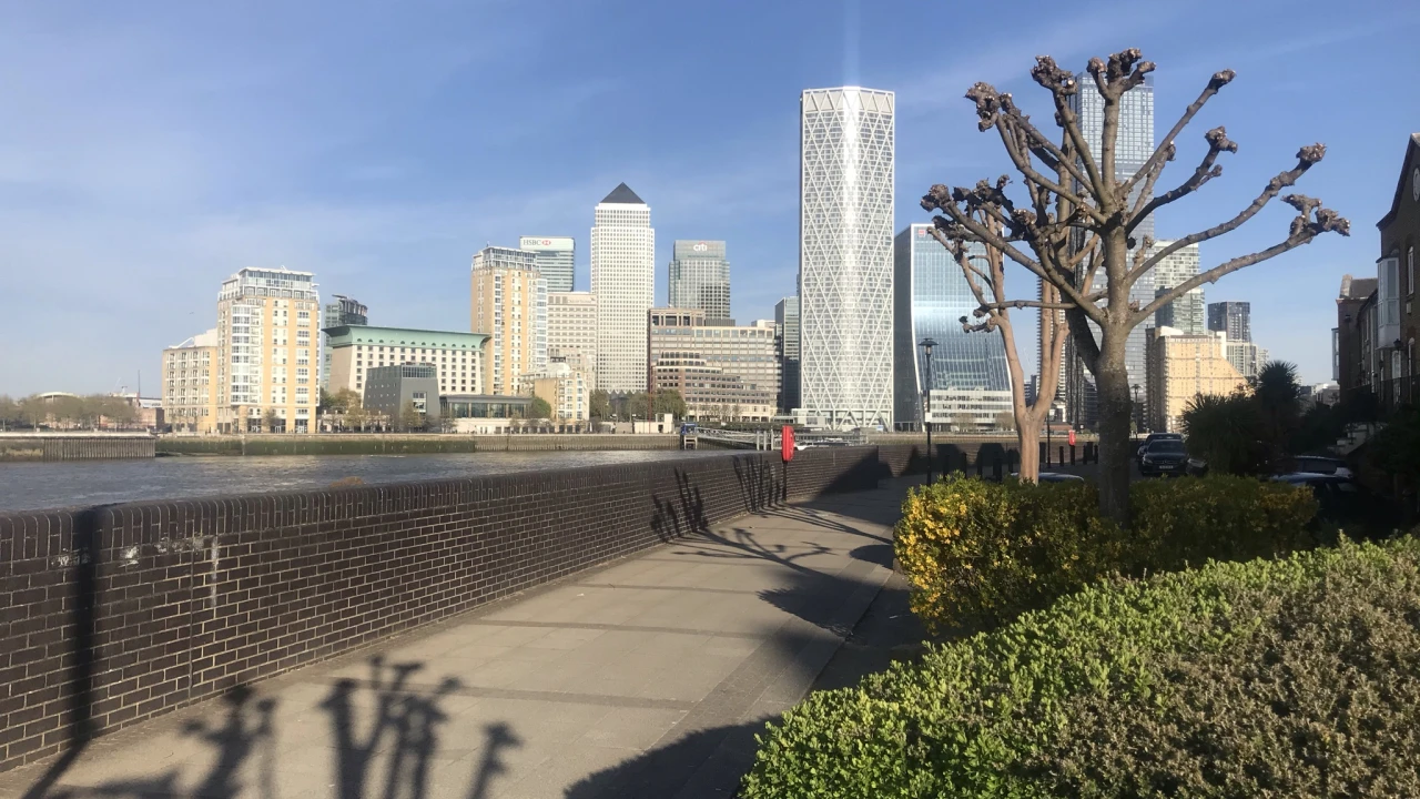 Thames Path view to Canary Wharf